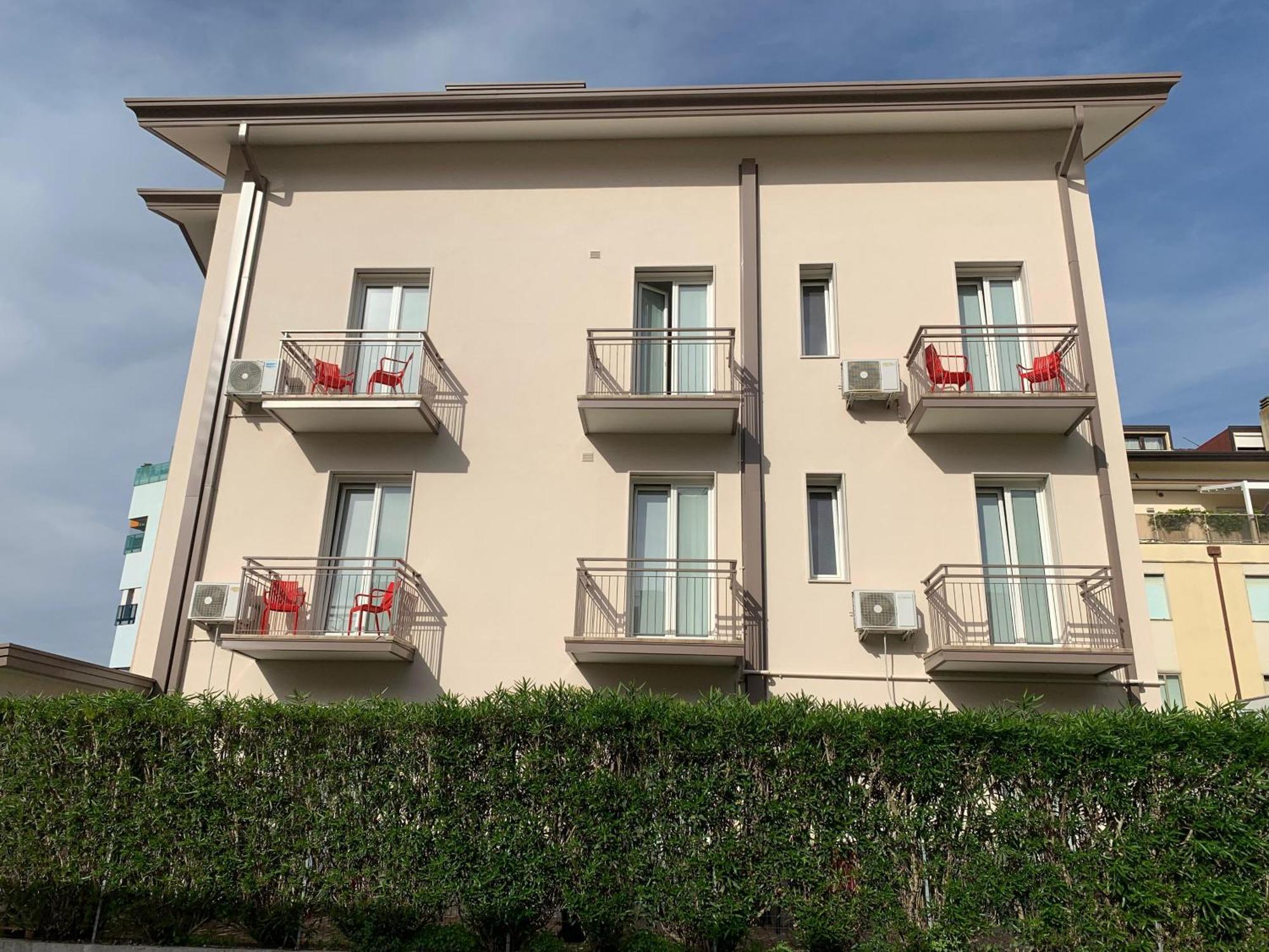 Dainese Apartments, Casa Ester Lido di Jesolo Luaran gambar