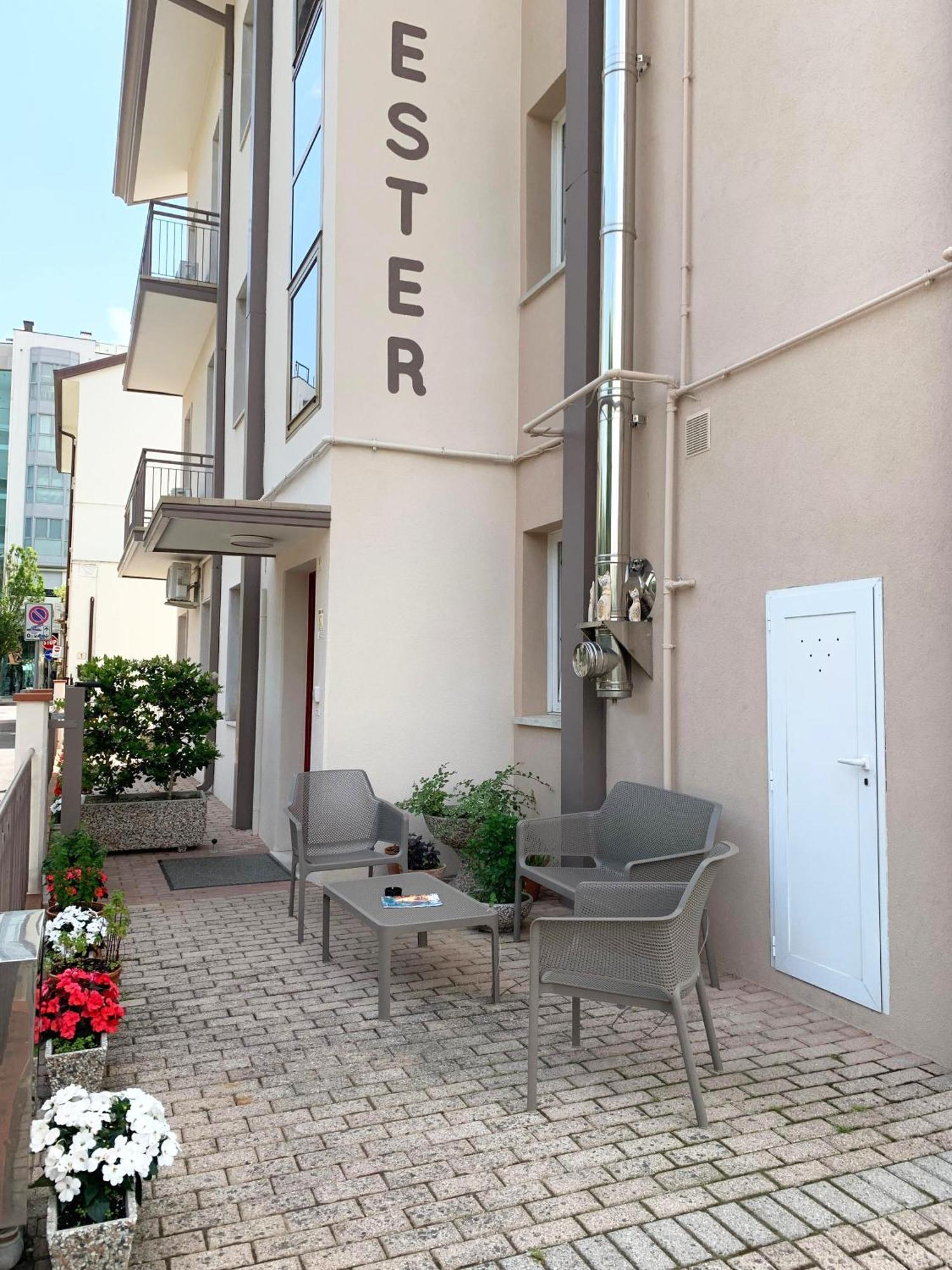 Dainese Apartments, Casa Ester Lido di Jesolo Luaran gambar
