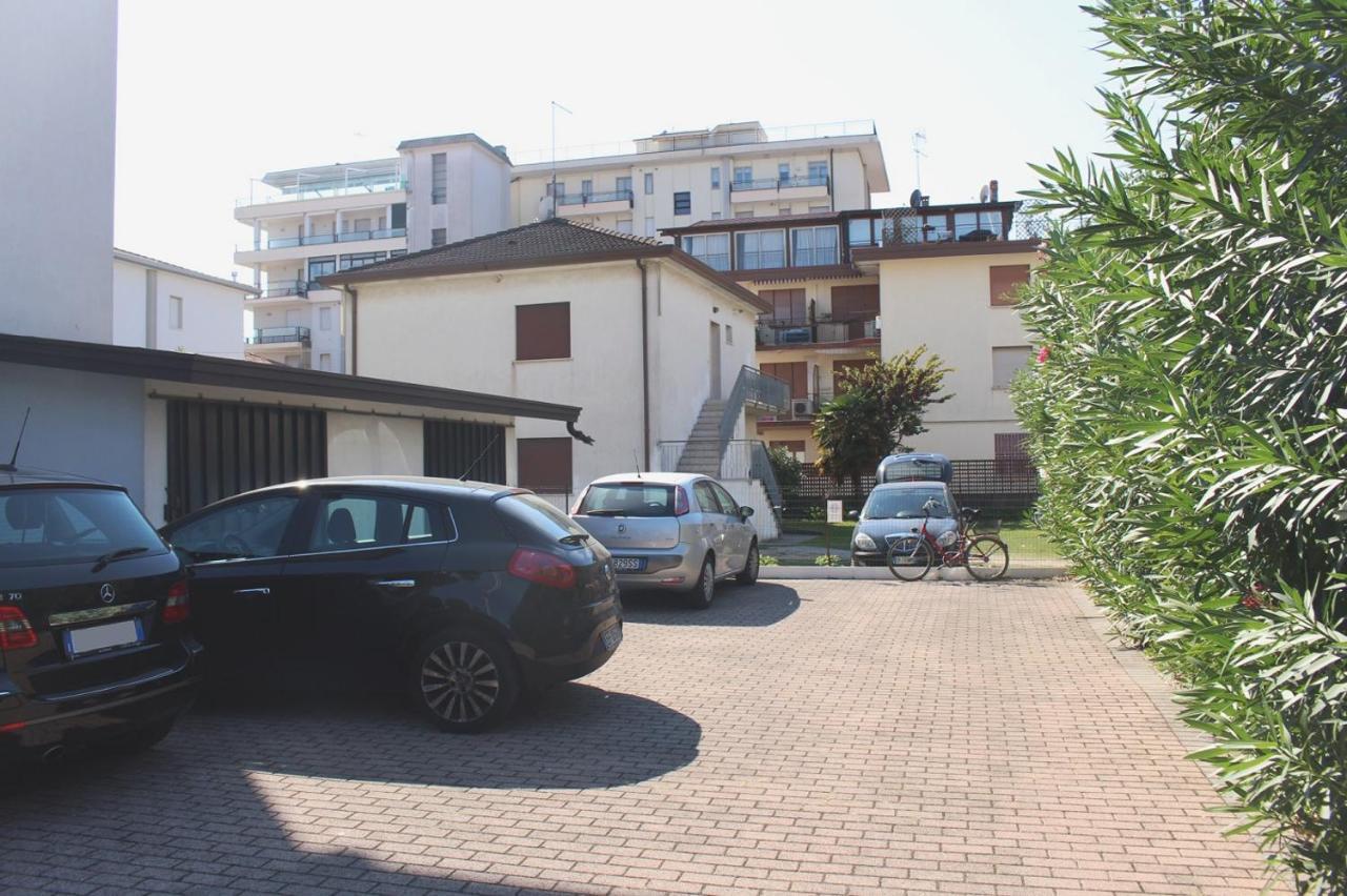 Dainese Apartments, Casa Ester Lido di Jesolo Luaran gambar